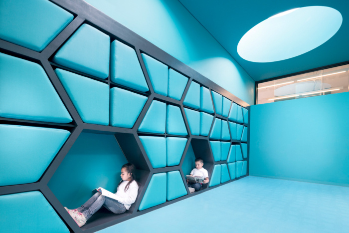 Anglo Colombian School - Primary School Library - 0