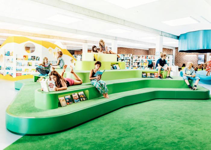 tiered seating in elementary library