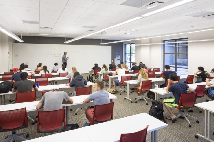 University of Southern California - Dr. Verna and Peter Dauterive Hall - 0