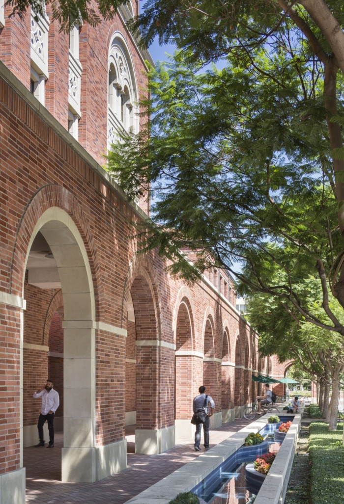 University of Southern California - Dr. Verna and Peter Dauterive Hall - 0