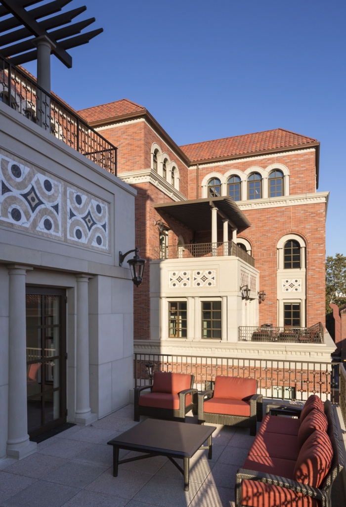 University of Southern California - Dr. Verna and Peter Dauterive Hall - 0