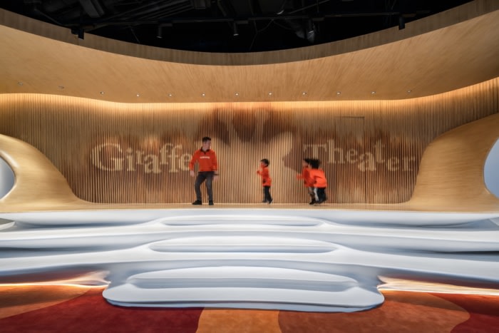 Flowing Chapter - English Giraffe Renovation - 0